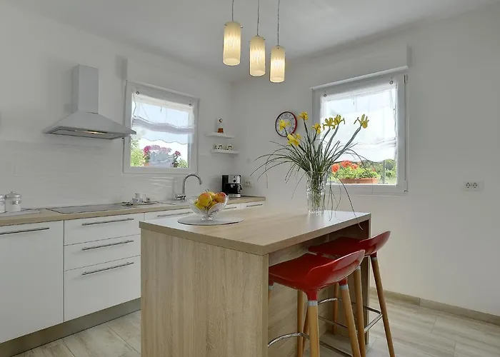 In With Pool And Adriatic Views * Marčana