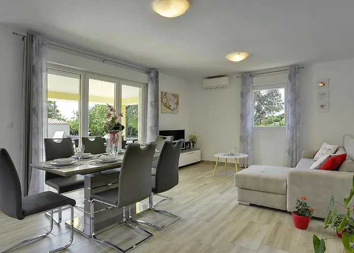 In With Pool And Adriatic Views Villa