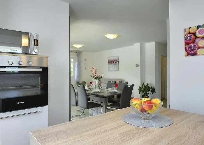 In With Pool And Adriatic Views * Marčana