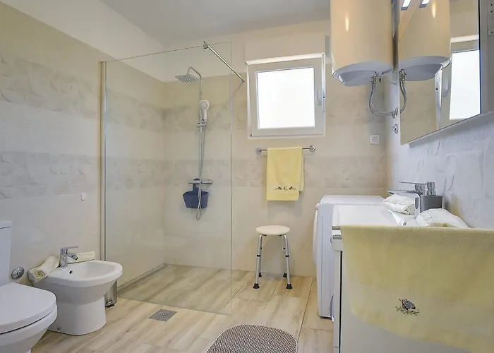 In With Pool And Adriatic Views Villa