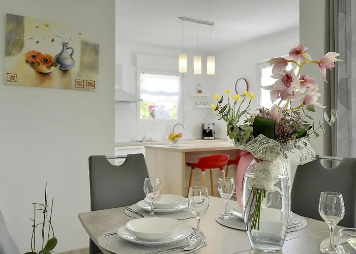 In With Pool And Adriatic Views Villa Marčana